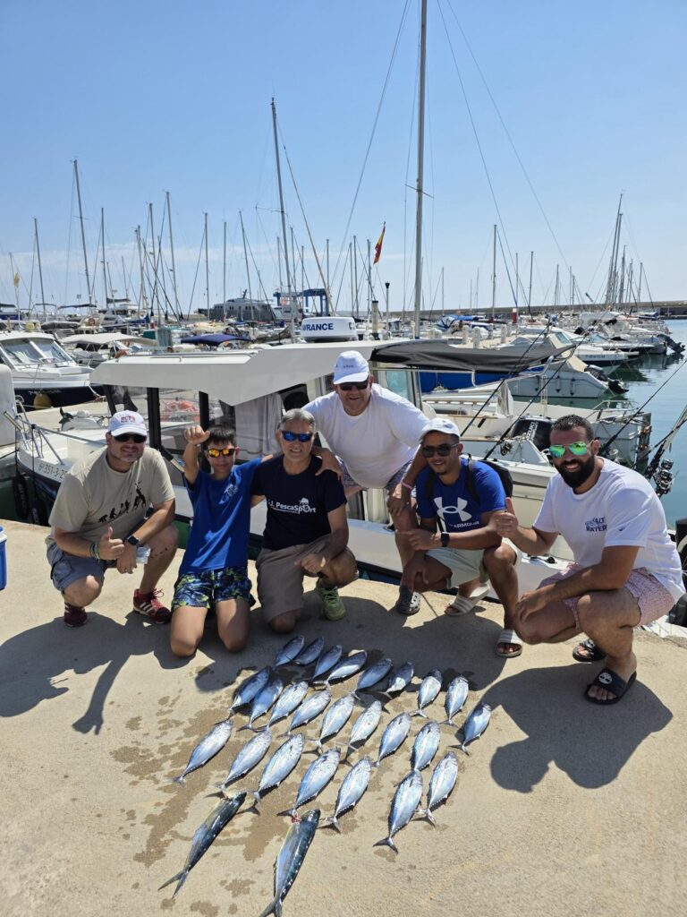 Vive una autentica jornada de pesca en la Costa Dorada. Donde salimos desde el Puerto Deportivo de Roda de Berà en busca de diferentes especies, tanto para pescadores experimentados como para quienes quieren iniciarse.